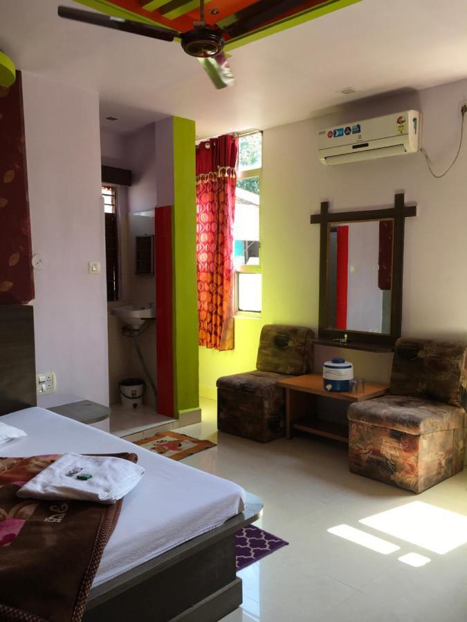 Hotel Rajvihar Pachmarhī Екстериор снимка