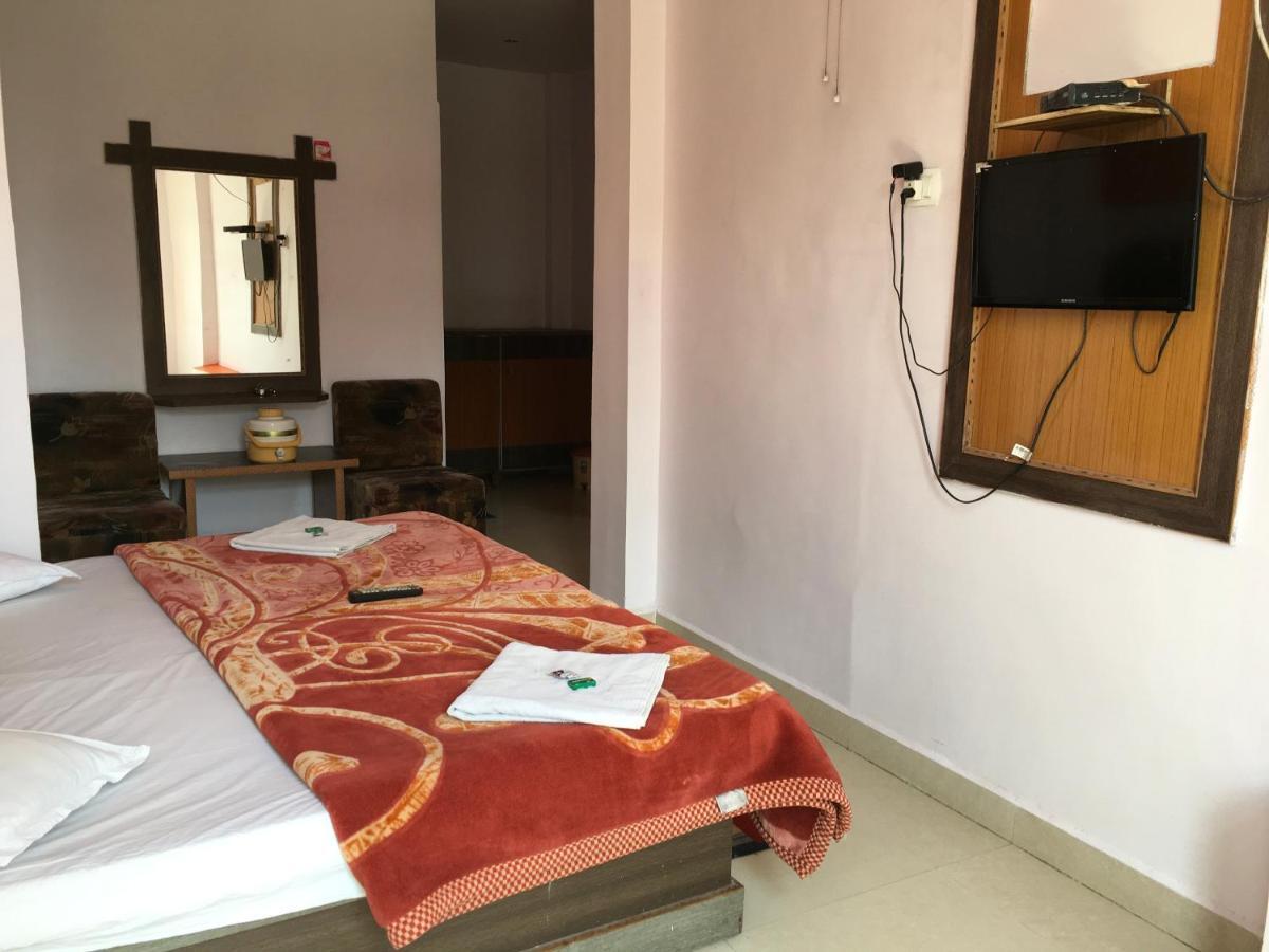 Hotel Rajvihar Pachmarhī Екстериор снимка